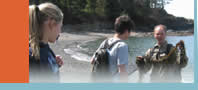 Students learing about seaweed with Andrew Rice